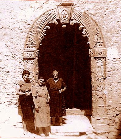 1110 FIG1 Porta prima del terremoto