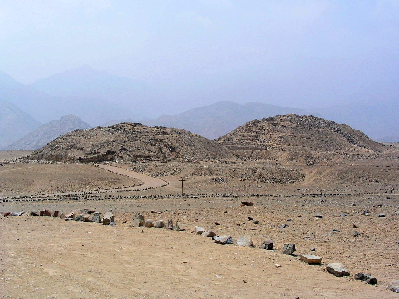 1377 3 Caral piramide