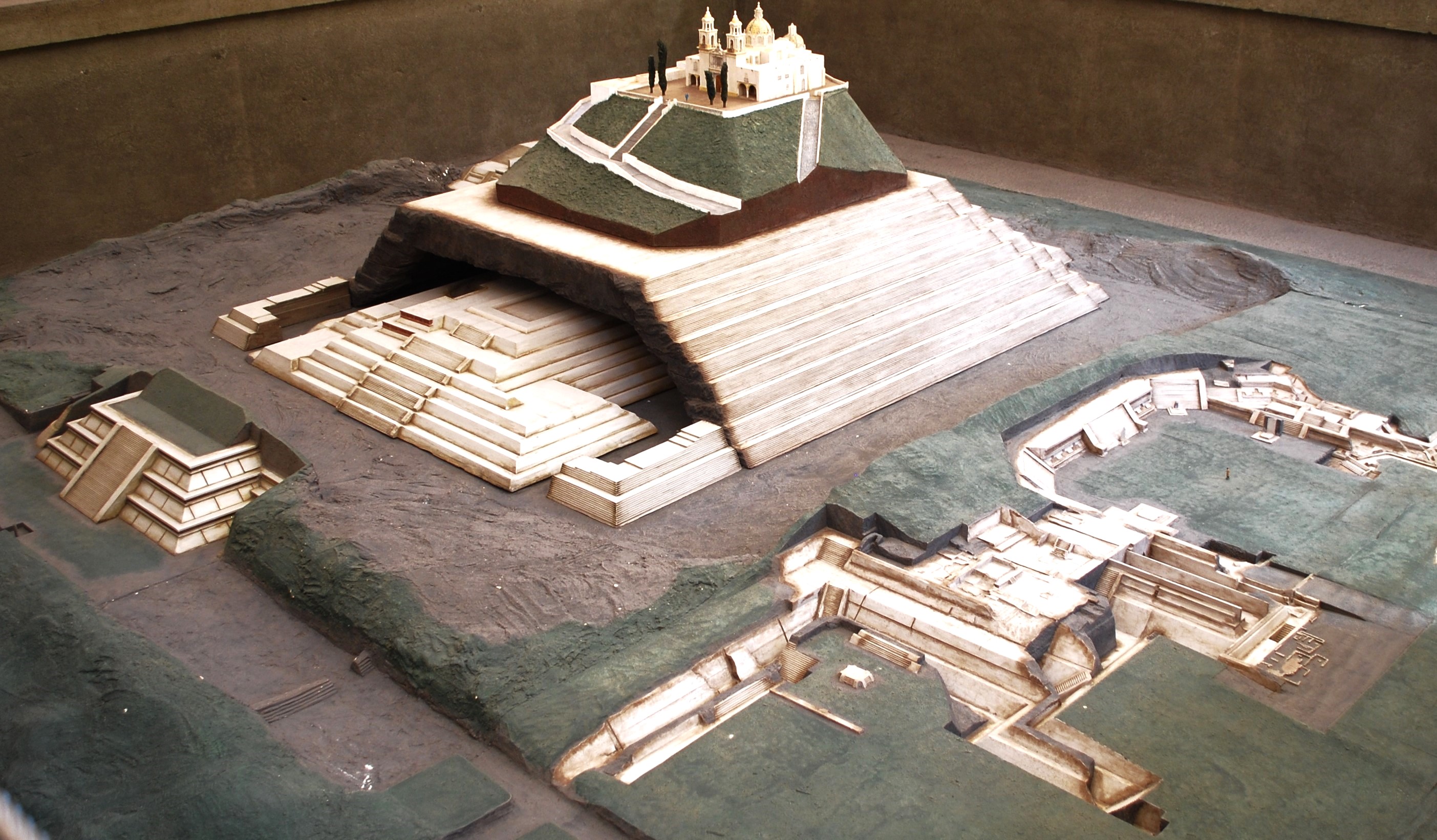 1377 4 Piramide di Cholula modello Wiki modif