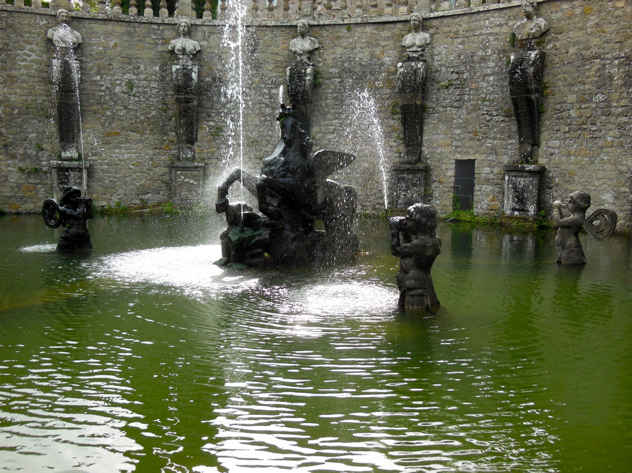 La fontana Pegaso e le Muse